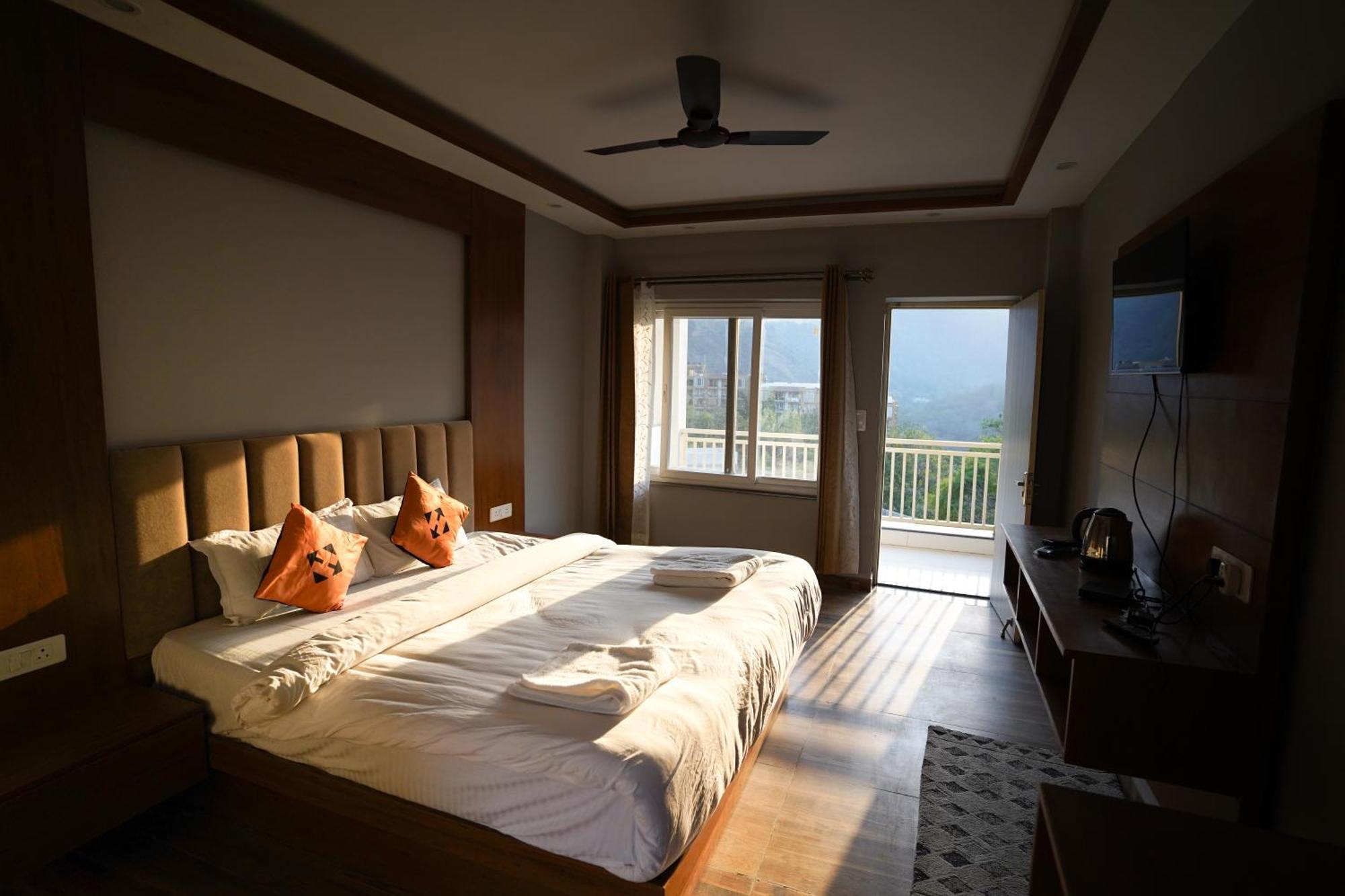 Hide-In Rishikesh, Laxman Jhula Hostel Екстериор снимка