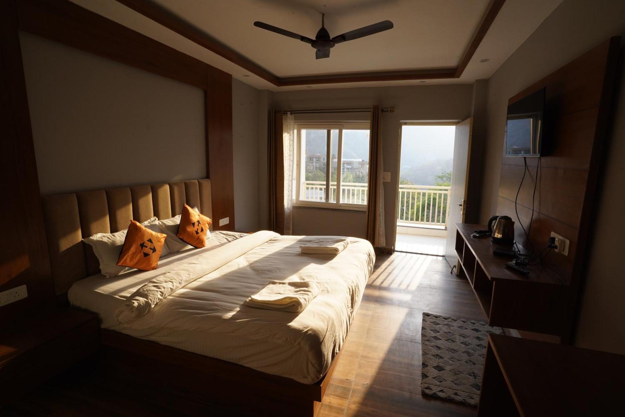 Hide-In Rishikesh, Laxman Jhula Hostel Екстериор снимка